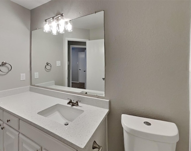 5615 Alicante Drive - Photo Thumbnail 15