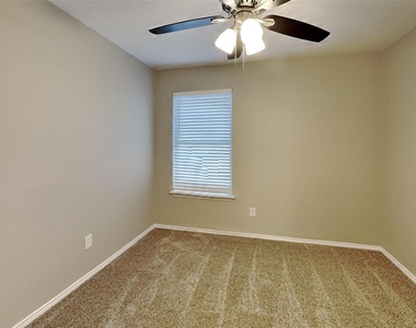 5615 Alicante Drive - Photo Thumbnail 13