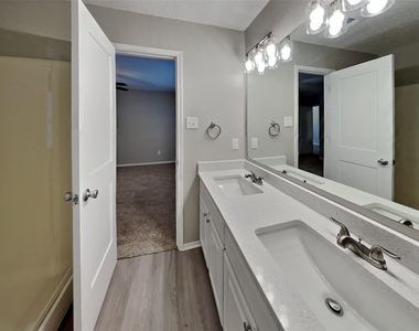 5615 Alicante Drive - Photo Thumbnail 10