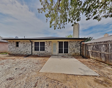5615 Alicante Drive - Photo Thumbnail 17