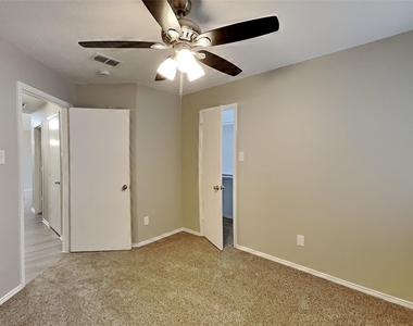 5615 Alicante Drive - Photo Thumbnail 14