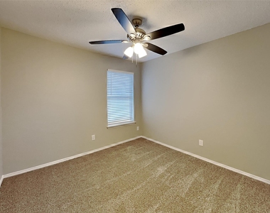 5615 Alicante Drive - Photo Thumbnail 12