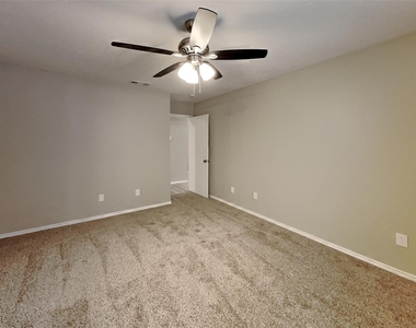 5615 Alicante Drive - Photo Thumbnail 7