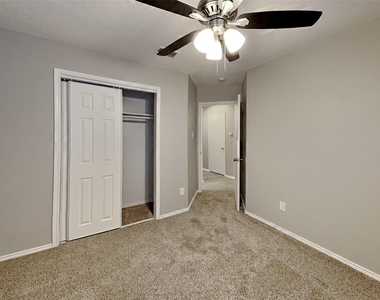 5615 Alicante Drive - Photo Thumbnail 11