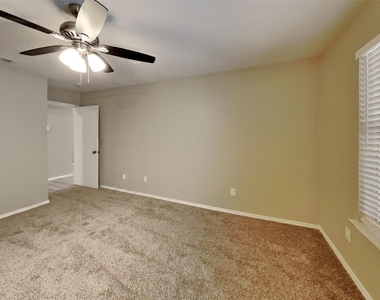 5615 Alicante Drive - Photo Thumbnail 8