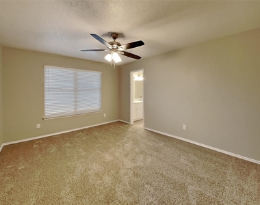 5615 Alicante Drive - Photo Thumbnail 6