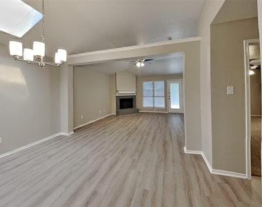 5615 Alicante Drive - Photo Thumbnail 5
