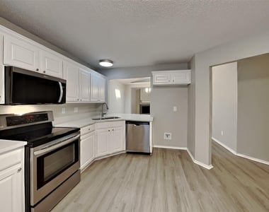 5615 Alicante Drive - Photo Thumbnail 2