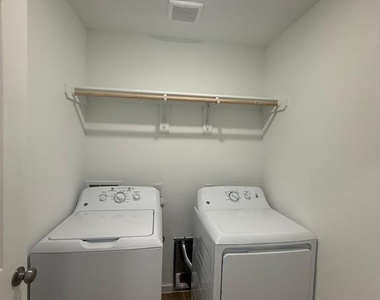 2152 Cedar Creek Avenue - Photo Thumbnail 15