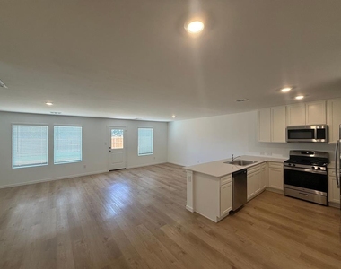 2152 Cedar Creek Avenue - Photo Thumbnail 1