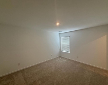 2152 Cedar Creek Avenue - Photo Thumbnail 11