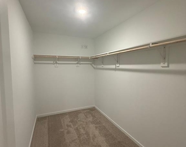 2152 Cedar Creek Avenue - Photo Thumbnail 7