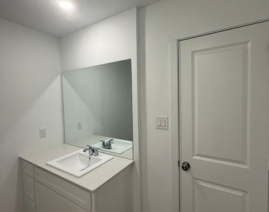 2152 Cedar Creek Avenue - Photo Thumbnail 9