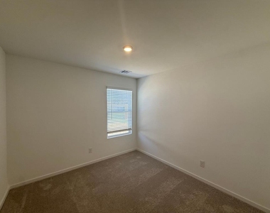2152 Cedar Creek Avenue - Photo Thumbnail 14