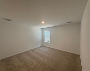 2152 Cedar Creek Avenue - Photo Thumbnail 6
