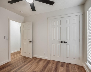 1819 Lakehurst Drive - Photo Thumbnail 12