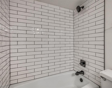 1819 Lakehurst Drive - Photo Thumbnail 15
