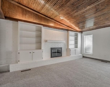 1819 Lakehurst Drive - Photo Thumbnail 6