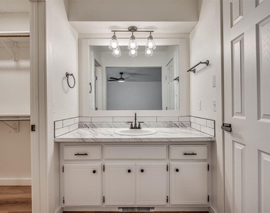 1819 Lakehurst Drive - Photo Thumbnail 21
