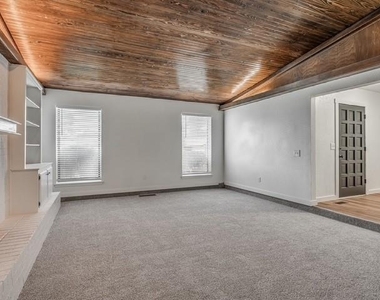 1819 Lakehurst Drive - Photo Thumbnail 4