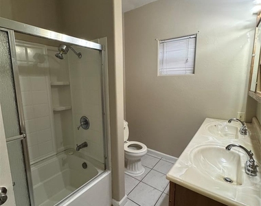 2019 Nw 17th Street - Photo Thumbnail 7
