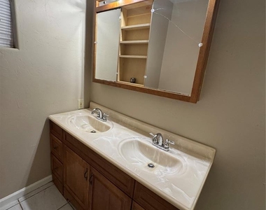 2019 Nw 17th Street - Photo Thumbnail 8