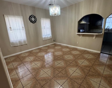 2019 Nw 17th Street - Photo Thumbnail 2