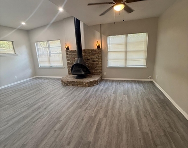 1514 Camellia Drive - Photo Thumbnail 16