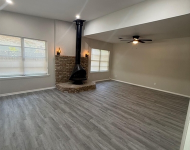 1514 Camellia Drive - Photo Thumbnail 15