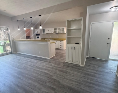 1514 Camellia Drive - Photo Thumbnail 6