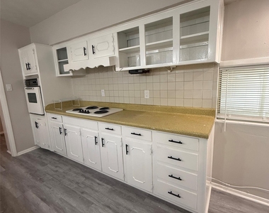 1514 Camellia Drive - Photo Thumbnail 4
