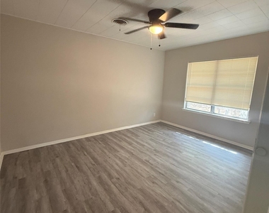 1514 Camellia Drive - Photo Thumbnail 13