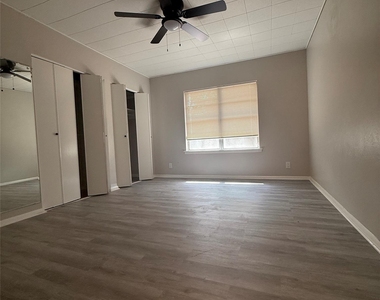 1514 Camellia Drive - Photo Thumbnail 11