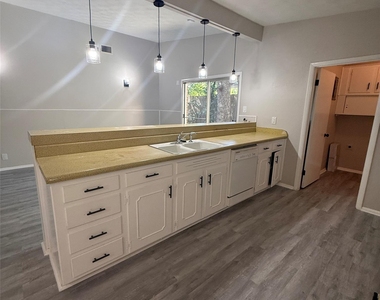 1514 Camellia Drive - Photo Thumbnail 2