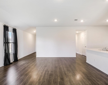 304 Patina Street - Photo Thumbnail 4
