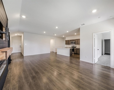 304 Patina Street - Photo Thumbnail 10