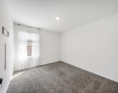 304 Patina Street - Photo Thumbnail 17