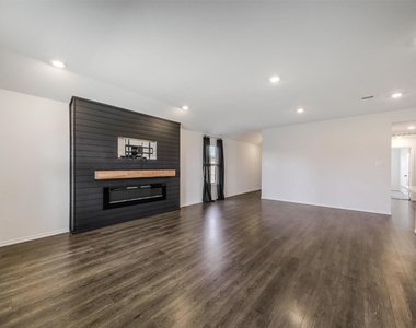 304 Patina Street - Photo Thumbnail 9