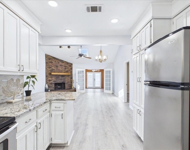 1112 Fox River Lane - Photo Thumbnail 15