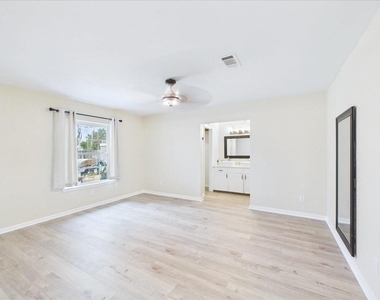 1112 Fox River Lane - Photo Thumbnail 18