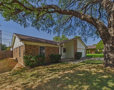 1112 Fox River Lane - Photo Thumbnail 2