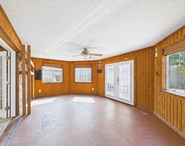 1112 Fox River Lane - Photo Thumbnail 30