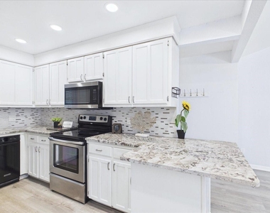 1112 Fox River Lane - Photo Thumbnail 12