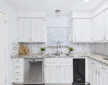 1112 Fox River Lane - Photo Thumbnail 14