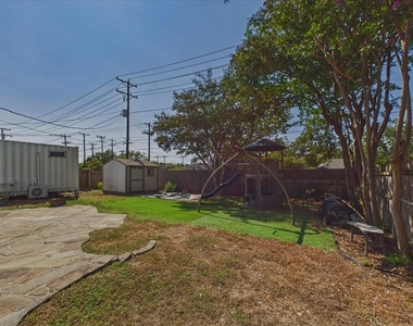1112 Fox River Lane - Photo Thumbnail 32
