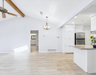 1112 Fox River Lane - Photo Thumbnail 8