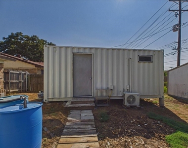 1112 Fox River Lane - Photo Thumbnail 34