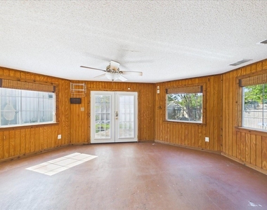 1112 Fox River Lane - Photo Thumbnail 29