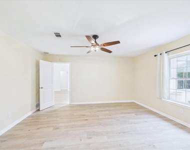 1112 Fox River Lane - Photo Thumbnail 17