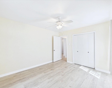 1112 Fox River Lane - Photo Thumbnail 23